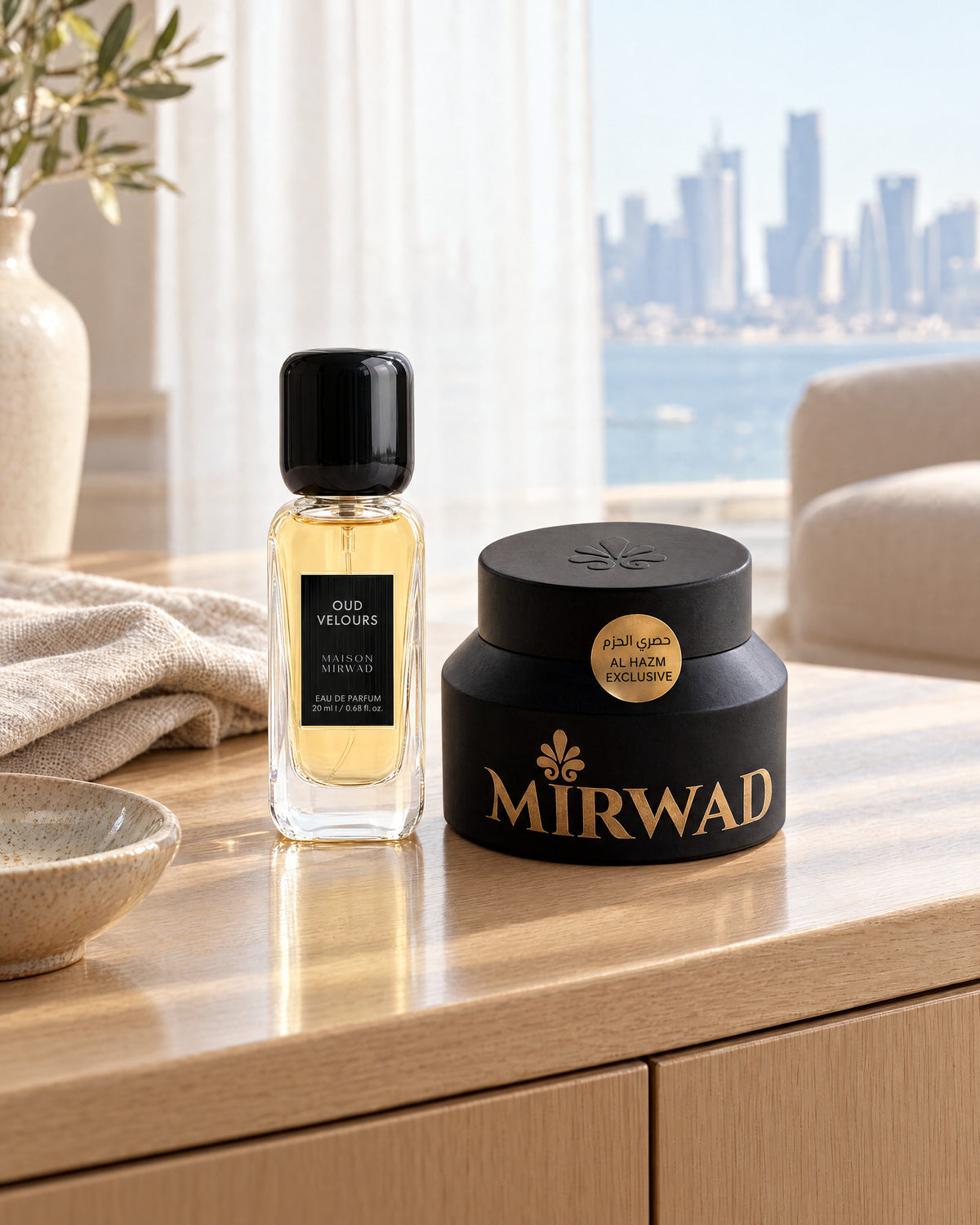 عطر عود فولور وعلبة بخور الحزم على قاعدة من الحجر الجيري